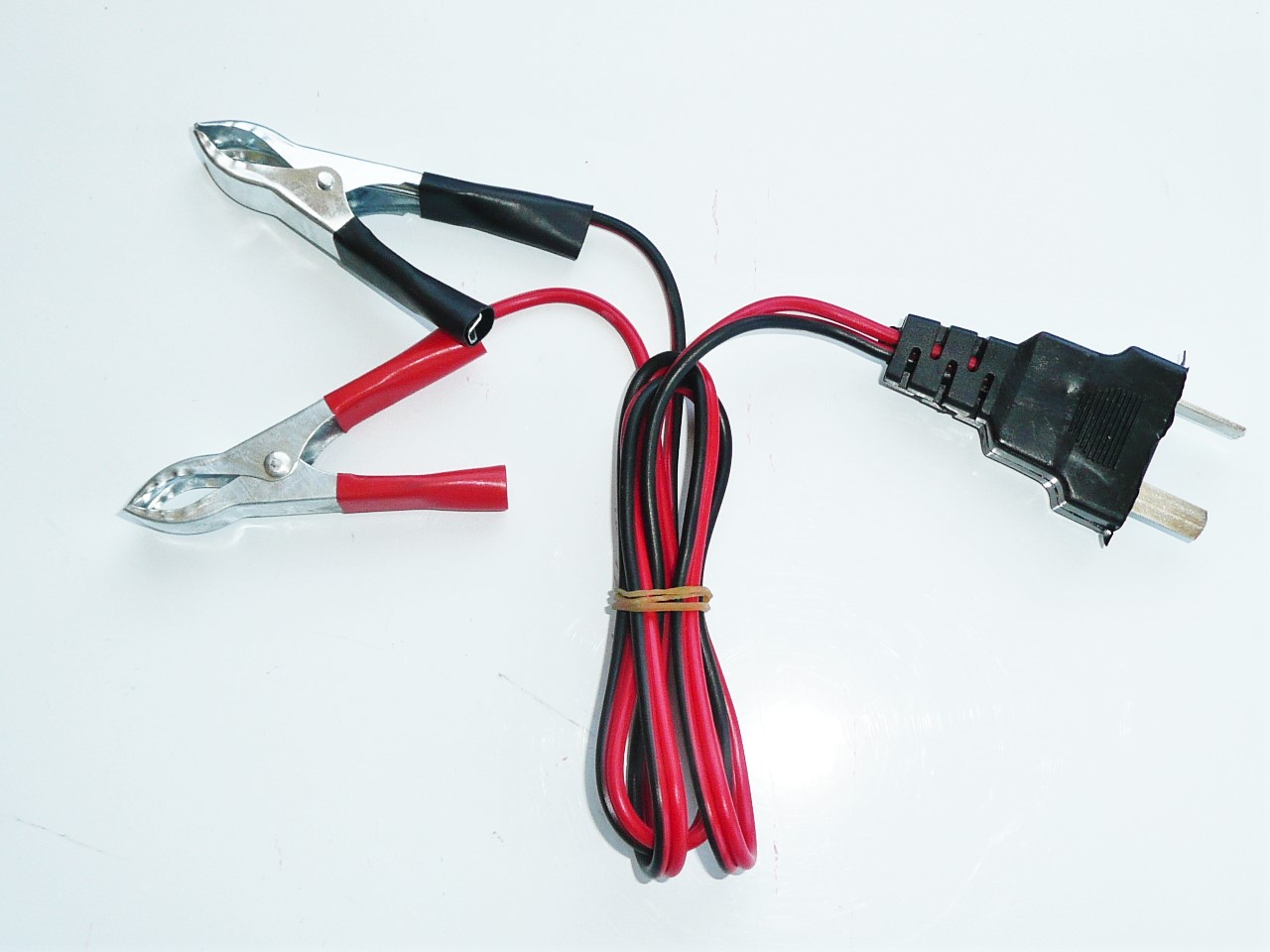 Nabíjaci kabel 12V pre generatory