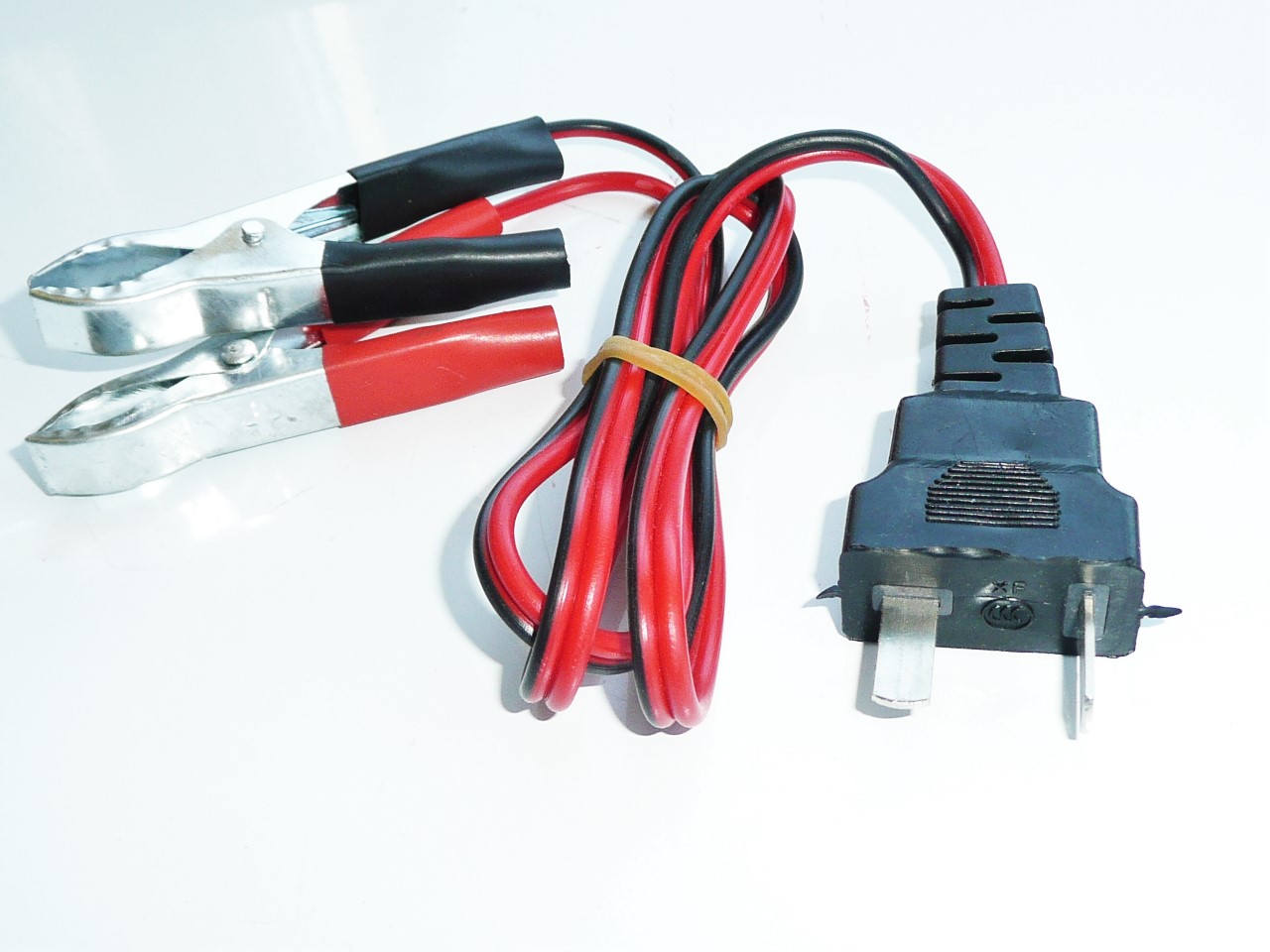 Nabíjaci kabel 12V pre generatory