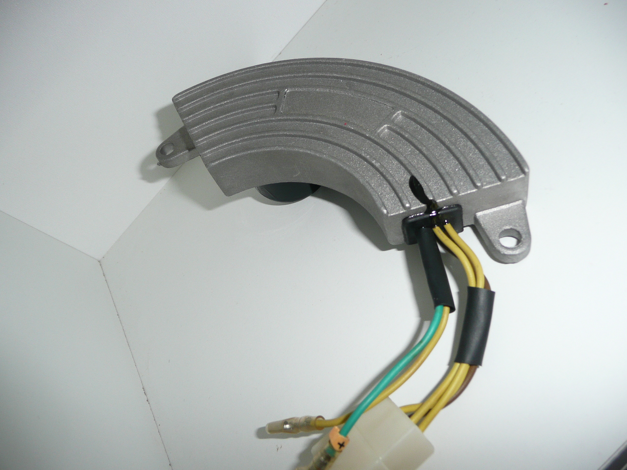 AVR regulator napätia  5 kW